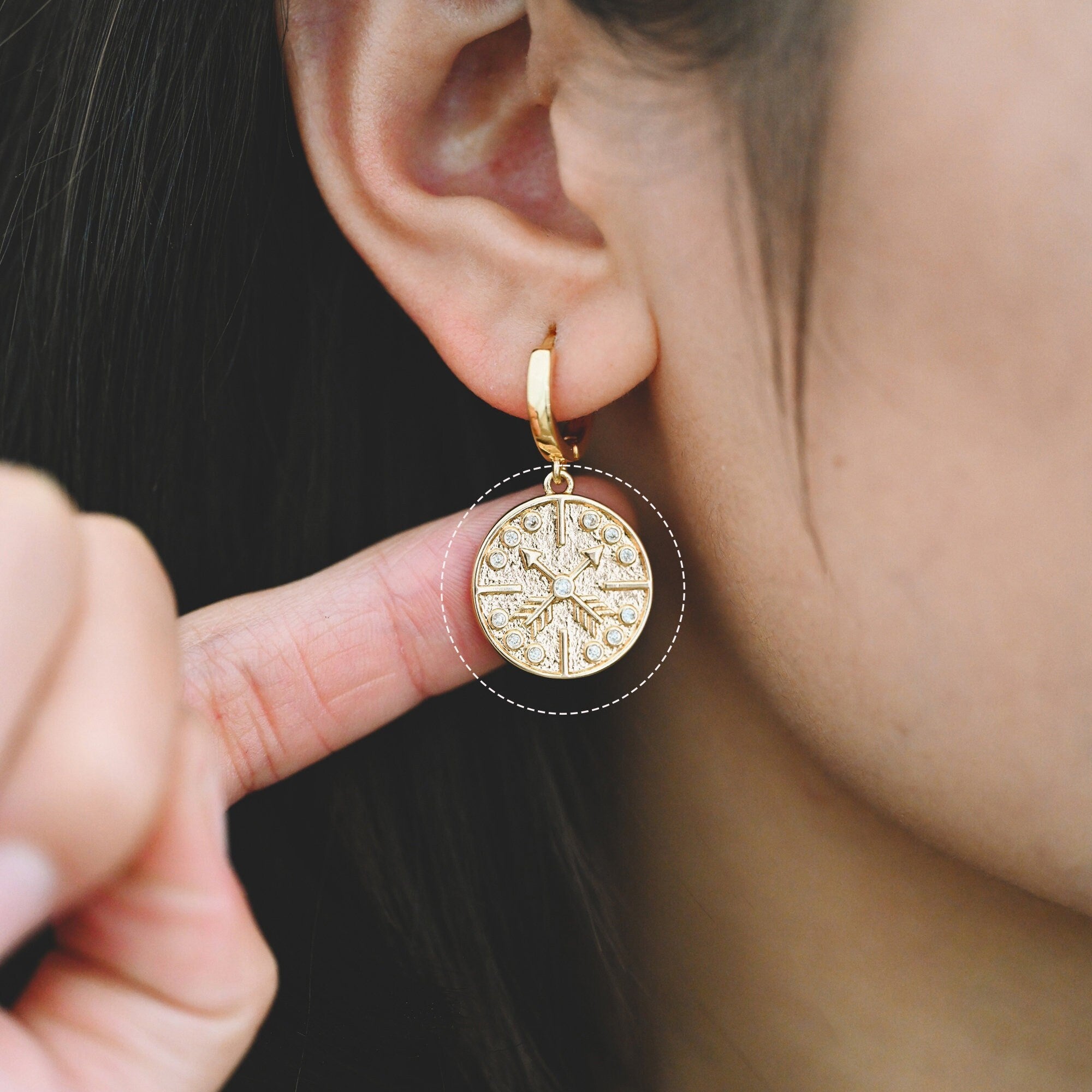 4pcs Gold/ Silver Arrow Disc Charms 21x18mm, 18K Gold/ Rhodium plated Brass, Round Disk Arrow Pendants (GB-2466-D)